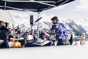 Über 20 Acts sind zwei Wochen lang in St. Anton und Lech-Zürs zu Gast.