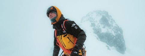 Die Summit Snow Series von The North Face überträgt jahrzehntelange Erfahrung aus schwierigstem Gelände in moderne Skibekleidung.