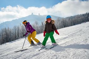Erlebe den Winter im beliebtesten Familienskigebiet im Bayerischen Wald.