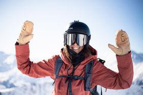 Find the right warmth level for your ski gloves.