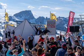 Feiere die sonnigste Zeit der Skisaison am Nassfeld.