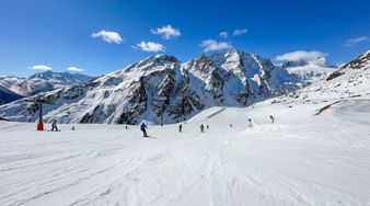 With not one but two glaciers, Sölden is without a doubt one of the top 10 most snow-reliable ski resorts in the Alps.