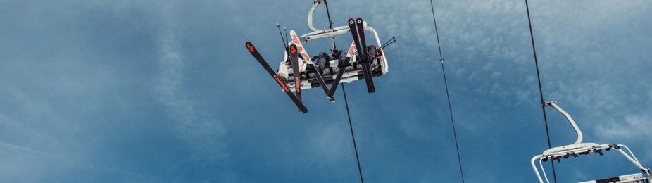 Das SkiFree-Programm gilt in über 70 Top-Skigebieten in Europa und Nordamerika – wähle dein Traumziel selbst aus.