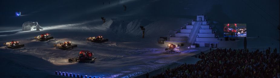 Around 500 people and machines are part of the spectacle.