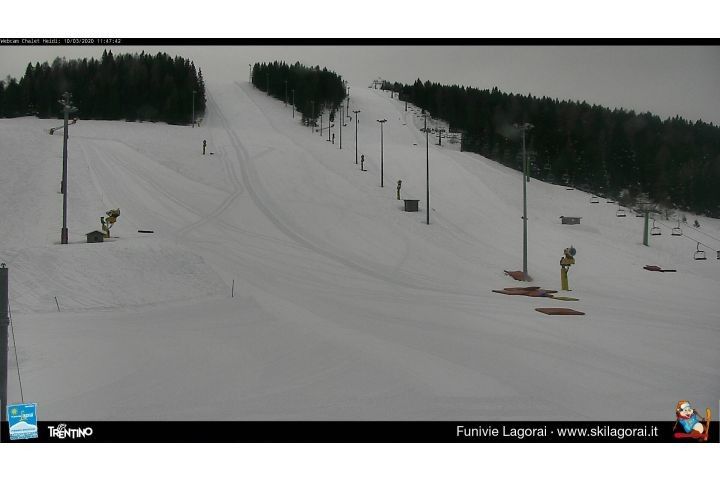 Webcam located at: The ski runs Piloni and Bosco