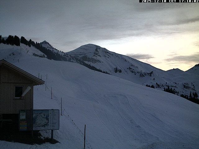 Webcam located at: top station chair lift, Grimmialp Diemtigtal