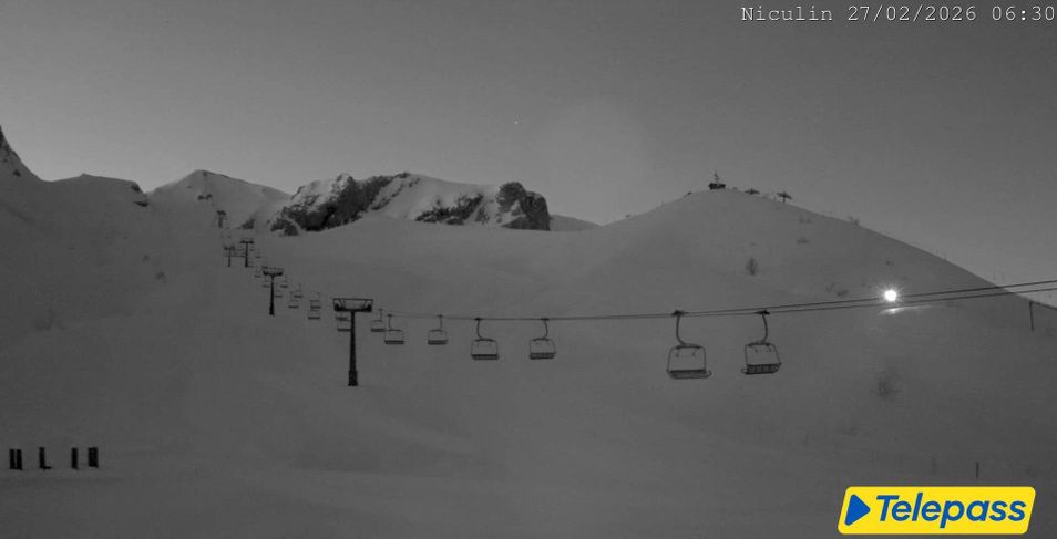 Webcam located at: Top station of the Bottero gondola