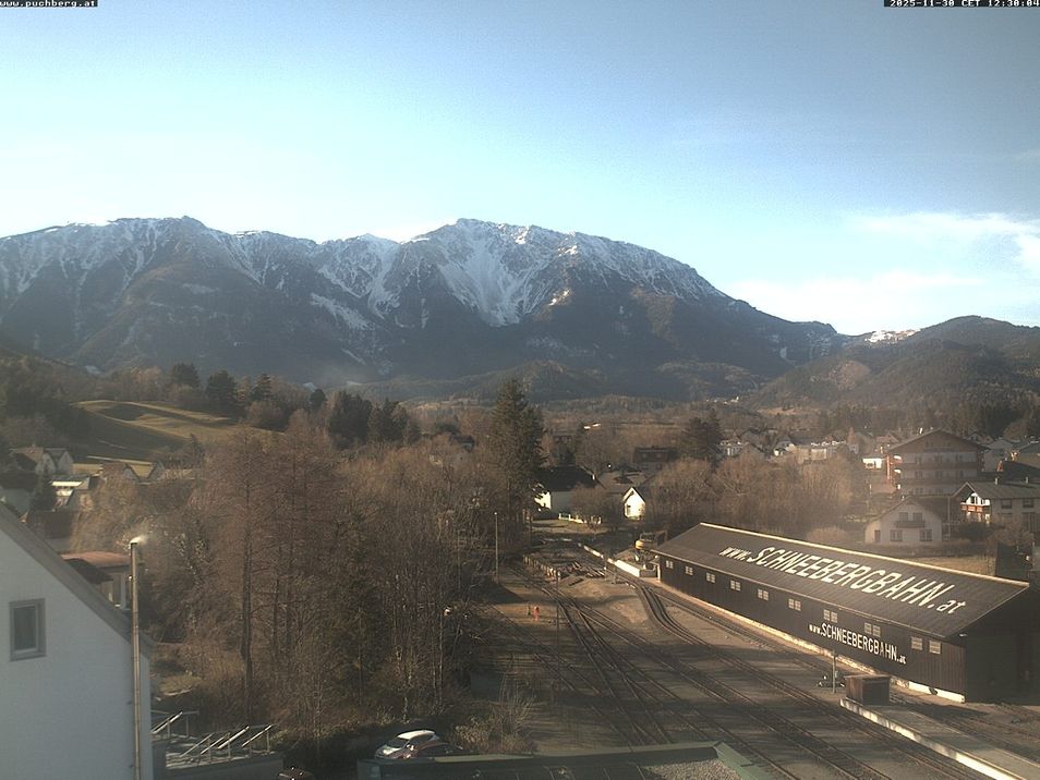 Webcam located at: Train station Puchberg - view to the Schneeberg