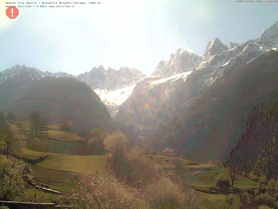 Webcam located at: Bregaglia Engadin