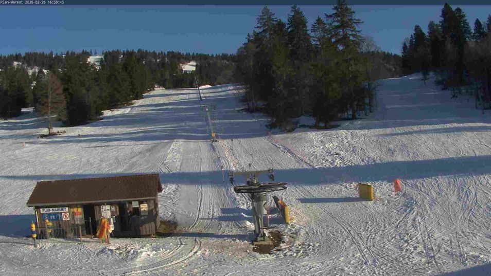 Webcam located at: Les Bugnenets Savagnieres valley station