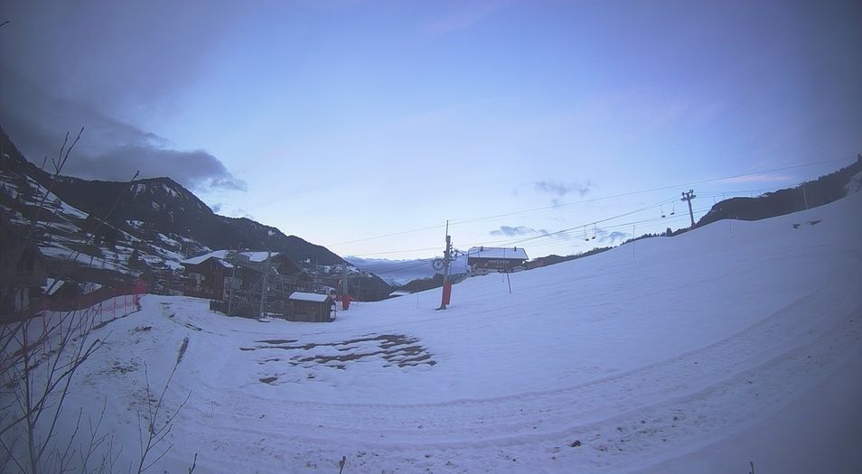 Webcam located at: Valley station Flumet/Les Evettes