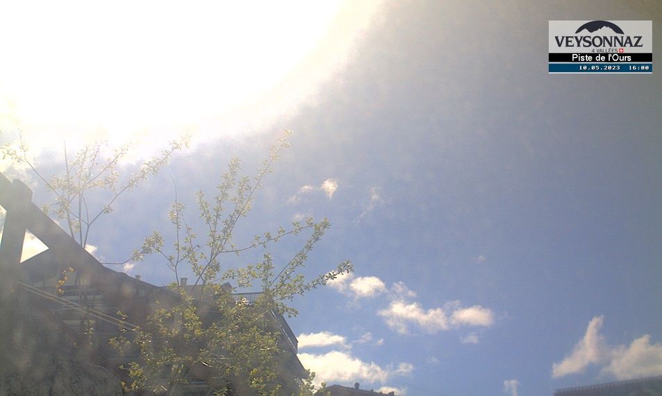 Webcam located at: 4 Vallées: Veysonnaz - Piste de l'Ours