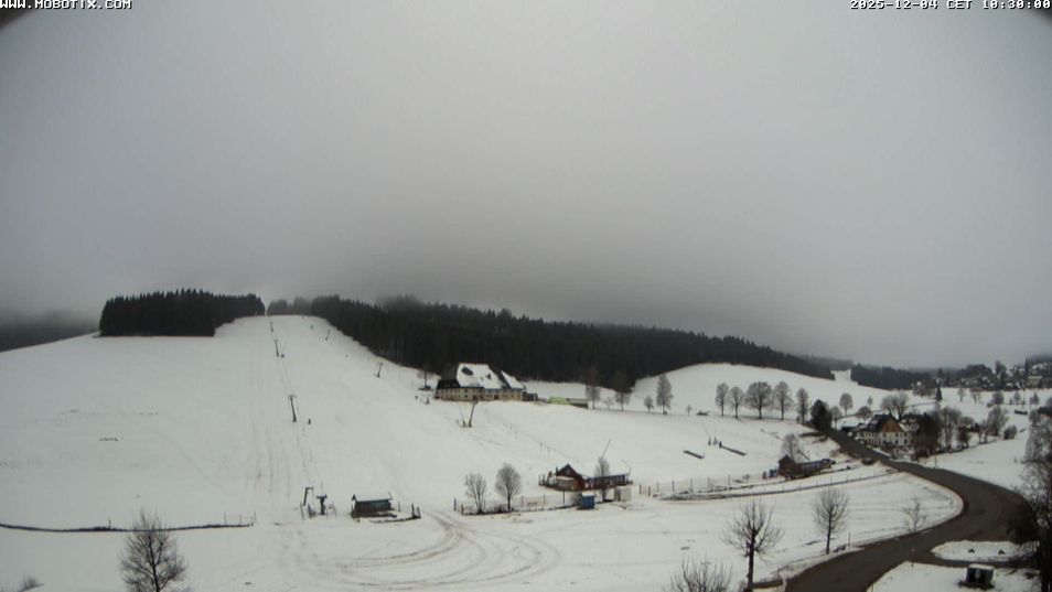 Webcam located at: View of the Schneeberg in Waldau