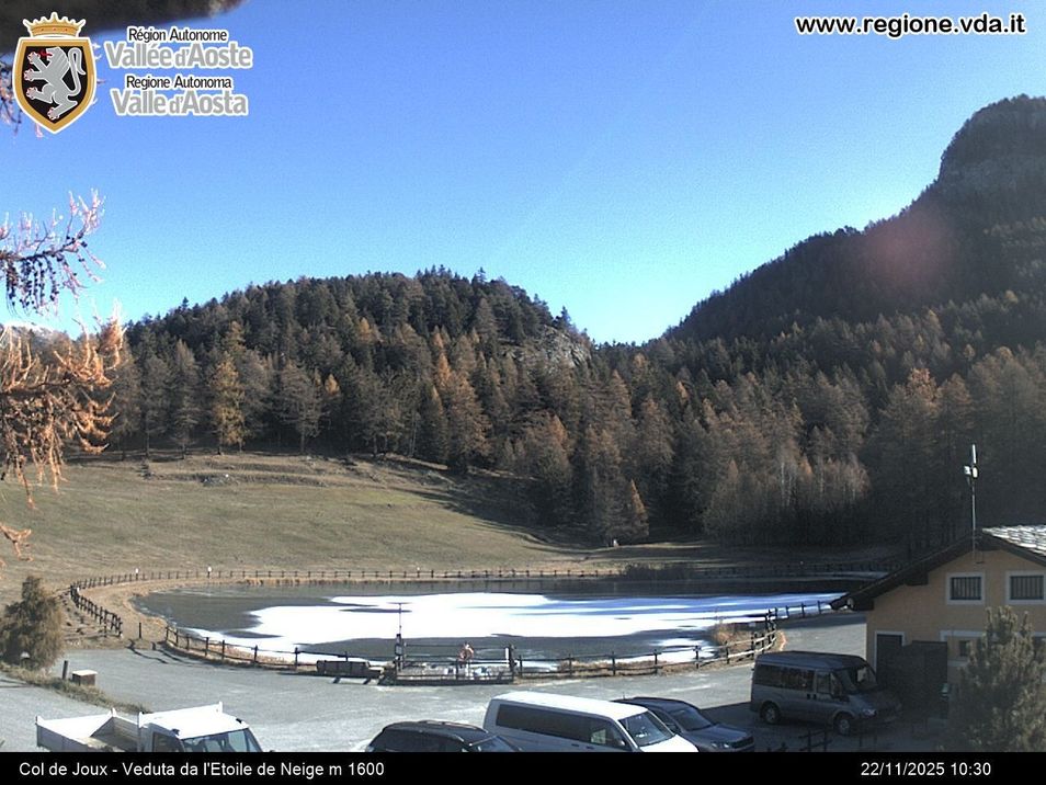 Webcam located at: Colle di Joux ski run