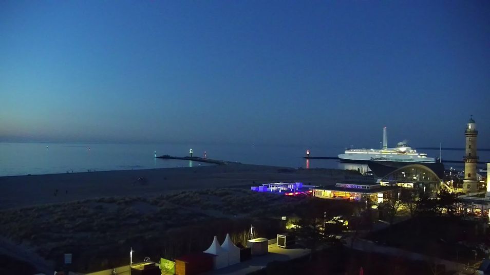 Webcam mit dem Standort: Warnemünde Strand-Hotel Hübner