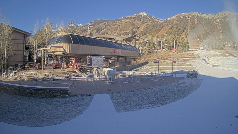 Webcam located at: Base Bridger Gondola Jackson Hole Mountain Resort