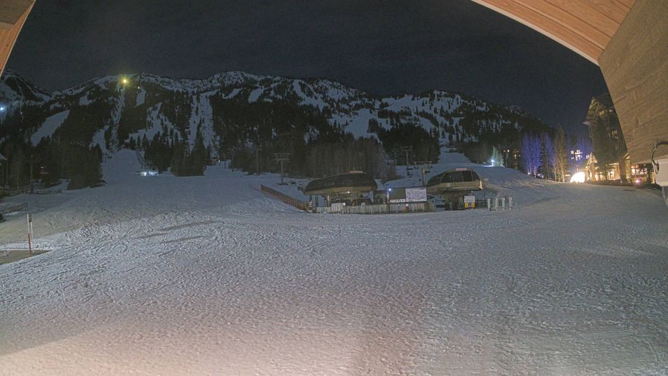 Webcam located at: Base Sweetwater Teewinot Jackson Hole