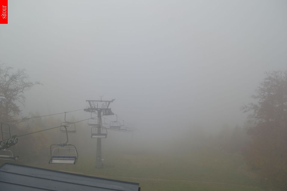 Webcam located at: Benecko - top station chairlift Kejnos, Czech Republic