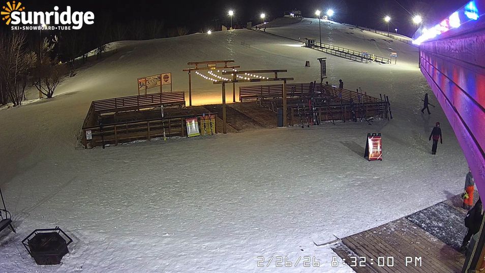 Webcam mit dem Standort: Sunridge Bunny Hill - Blick vom Chalet im Tal