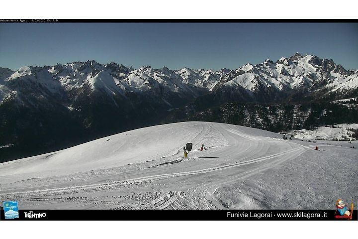 Webcam mit dem Standort: Blick auf die Pisten Panorama und Paradisico vom Monte Agaro aus