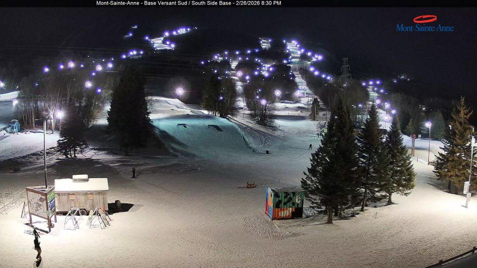 Webcam mit dem Standort: Blick auf die Talstation des Mont Sainte Anne