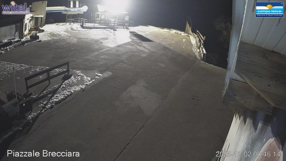 Webcam located at: Campo Felice - base station chairlift Brecciara (Italy)