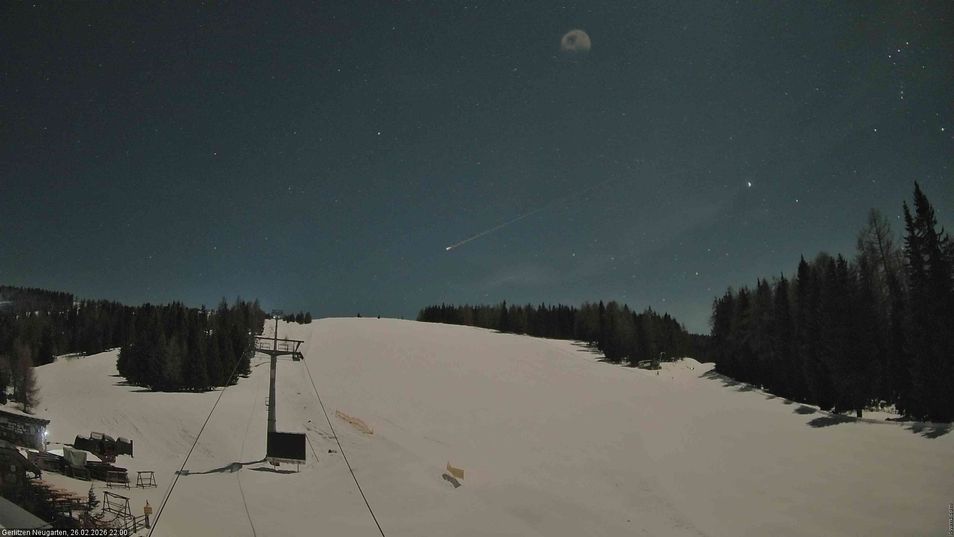 Webcam located at: Gerlitzen Ski Resort - Chair Lift Neugarten