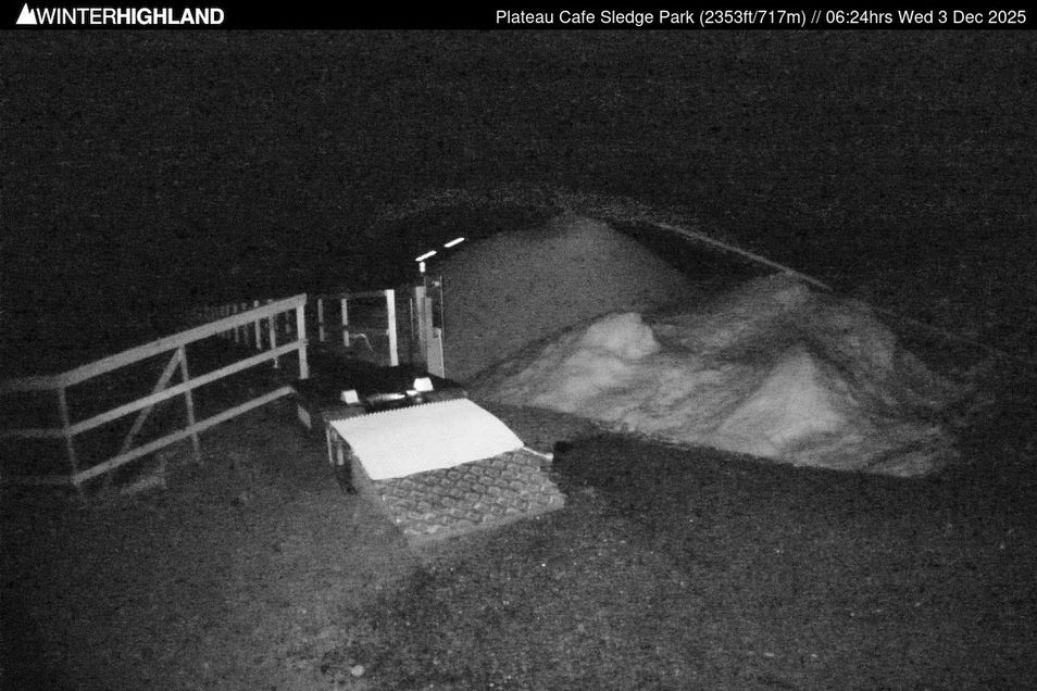 Webcam located at: Glencoe Mountain Ski Resort - Plateau Cafe