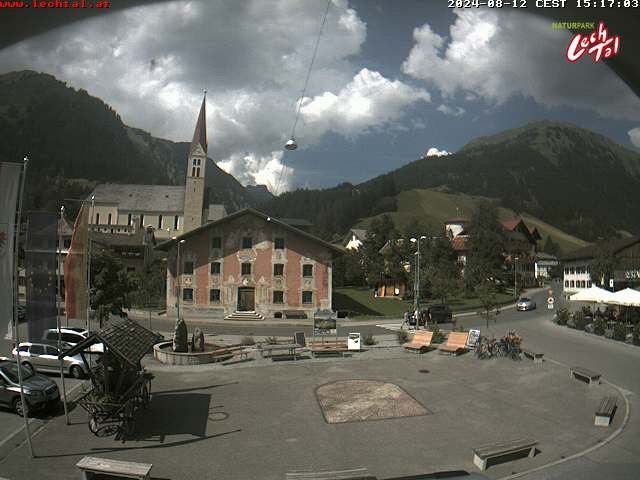 Webcam mit dem Standort: Holzgau - Blick Dorfplatz