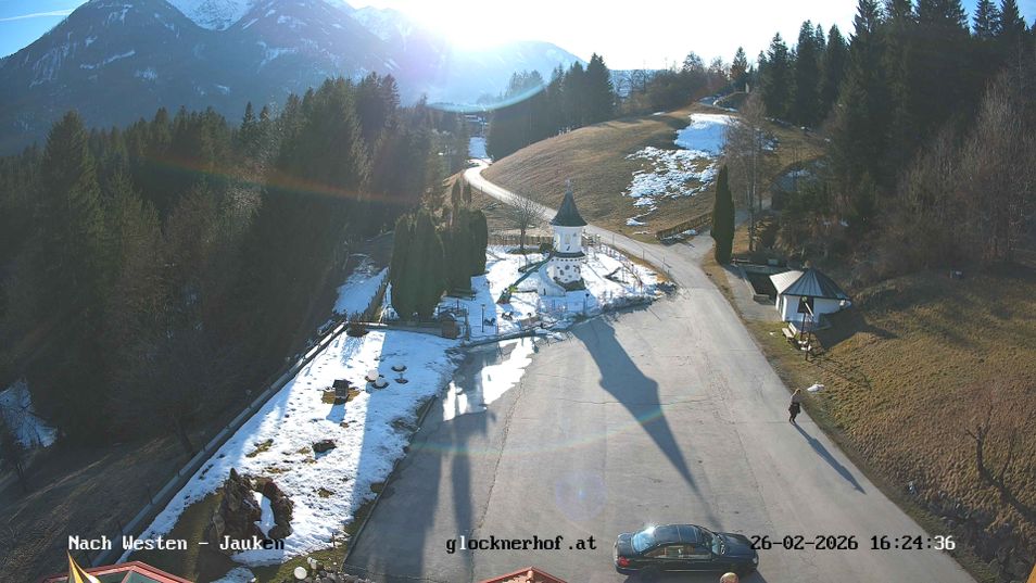 Webcam mit dem Standort: Hotel Glocknerhof: Jauken, Berg im Drautal und Kinderspielplatz