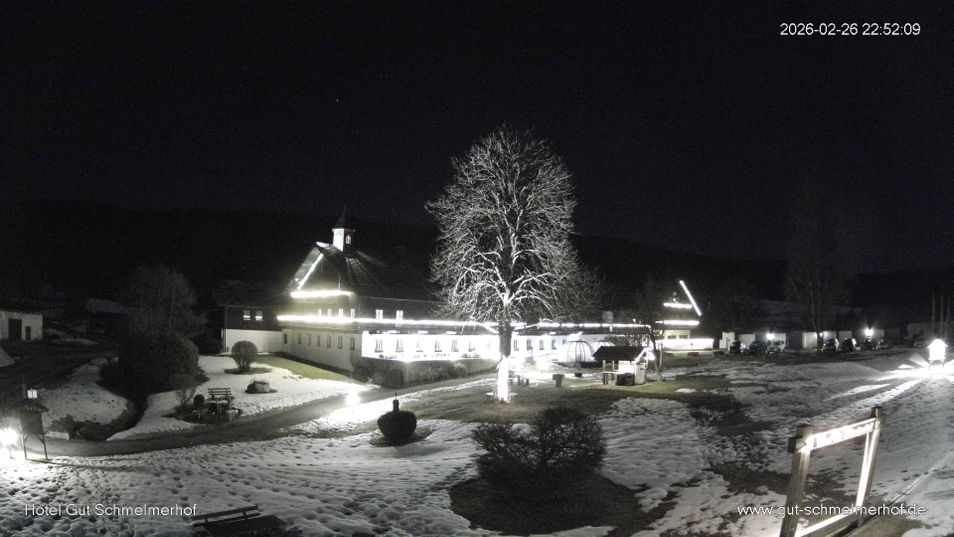 Webcam located at: Hotel Gut Schmelmerhof (St. Englmar)