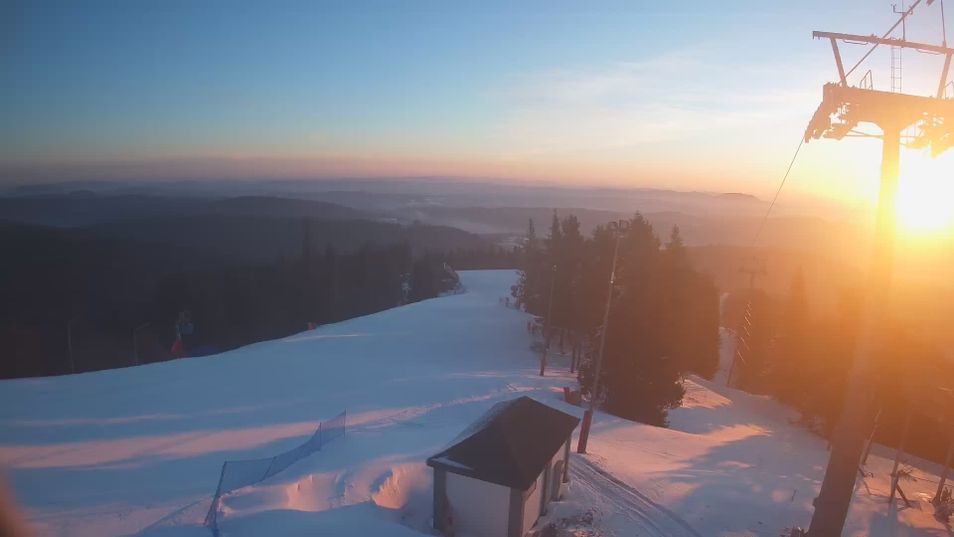 Webcam located at: Jaworzyna Krynicka - Top Station