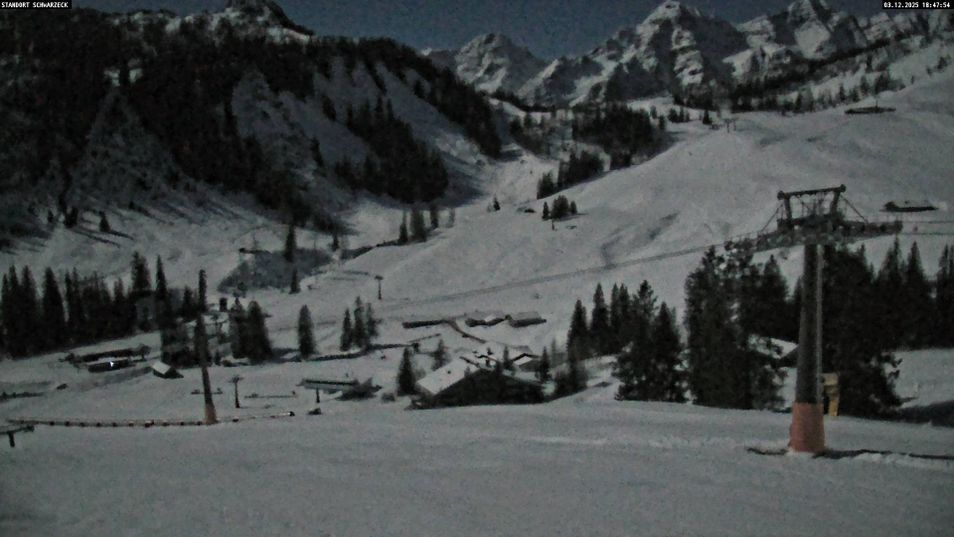 Webcam located at: Kid's area at Almenwelt Lofer