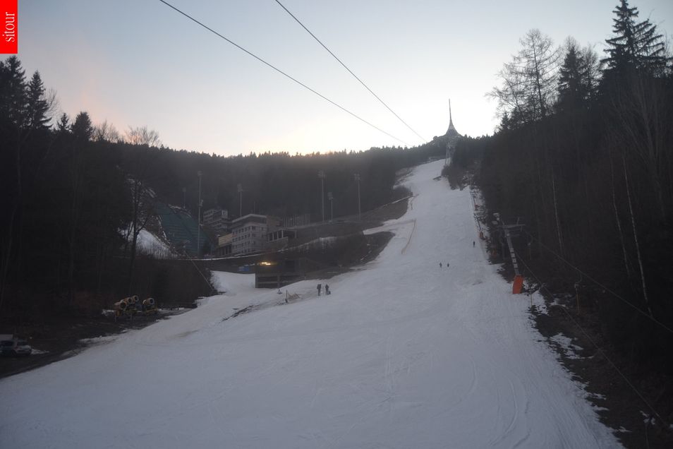 Webcam mit dem Standort: Bergstation des Sessellifts Cerny Vrch (Ještěd)