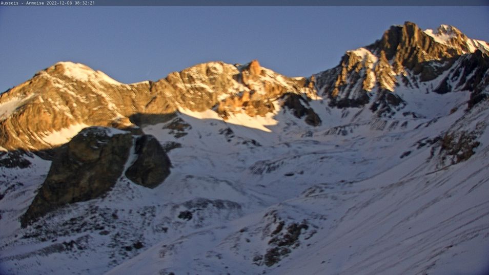 Webcam located at: Mountain panorama