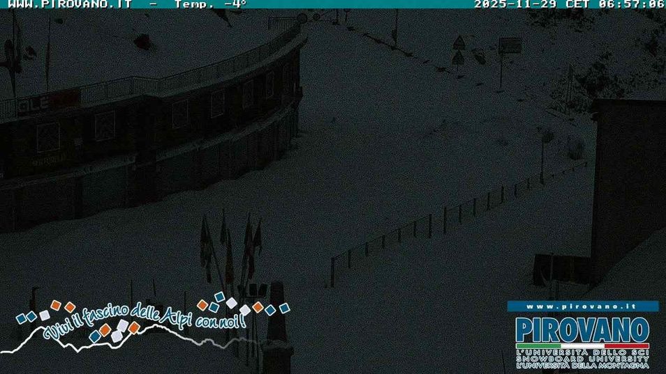 Webcam located at: Mountain Pass Stilfserjoch