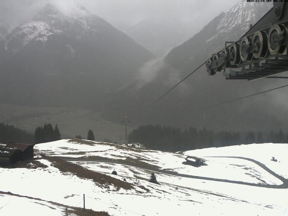 Webcam located at: mountain station chairlift 