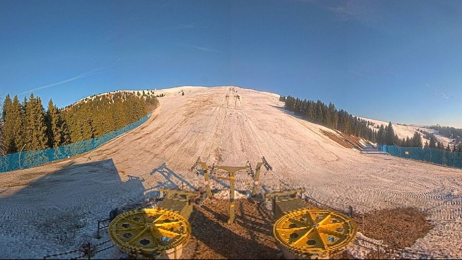 Webcam located at: Presolana Monte Pora - T-bar Pian de l'Asen