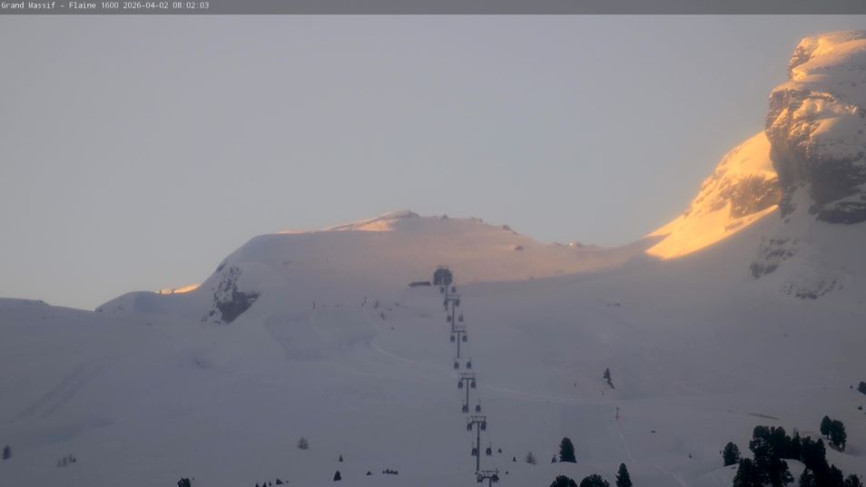 Webcam located at: Gondel Les Grandes Platières, Flaine