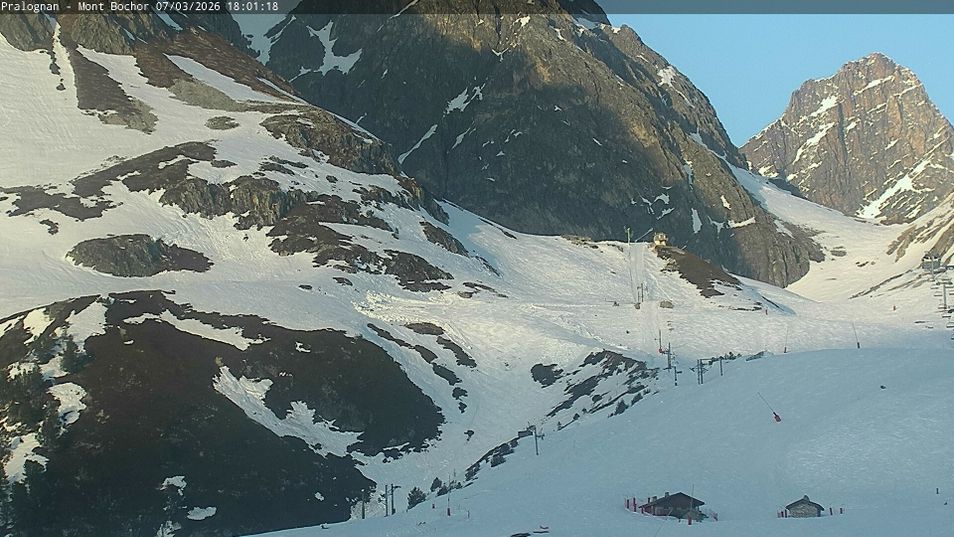 Webcam located at: Pralognan, La Pointe du Dard