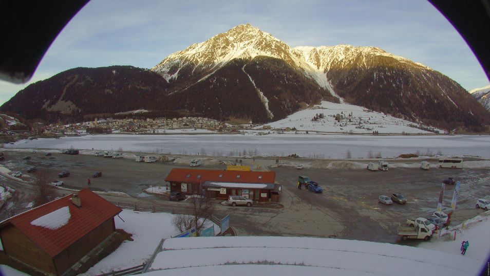 Webcam located at: Schoeneben: Base station at lake Reschensee