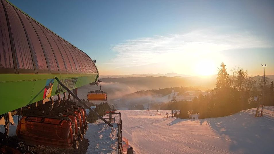 Webcam located at: Slotwiny Arena - Top Station Chair Lift