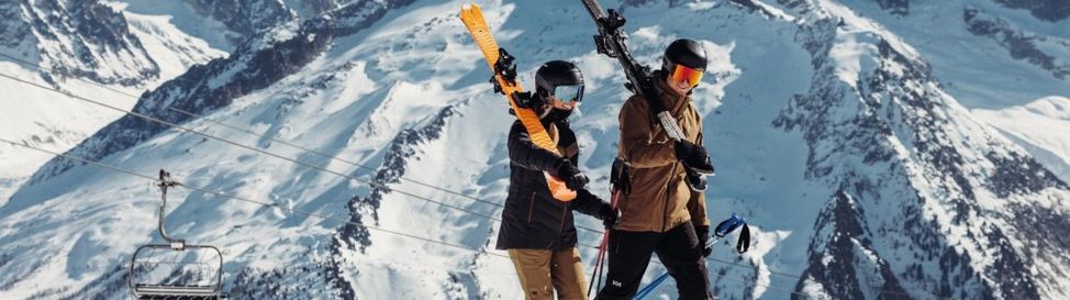 Mit dem SkiFree-Programm von Helly Hansen wird deine neue Skiausrüstung zum Ticket für kostenlose Ski-Abenteuer.